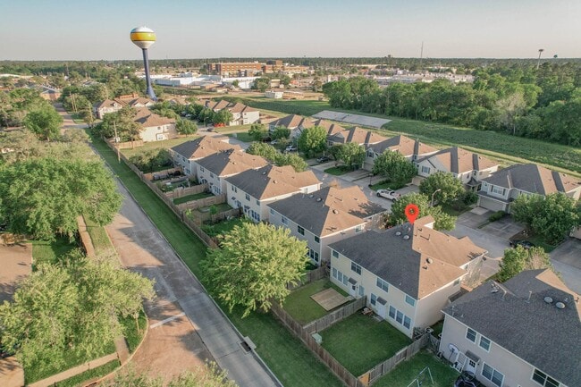 Building Photo - 17230 Oakwood Chase Dr