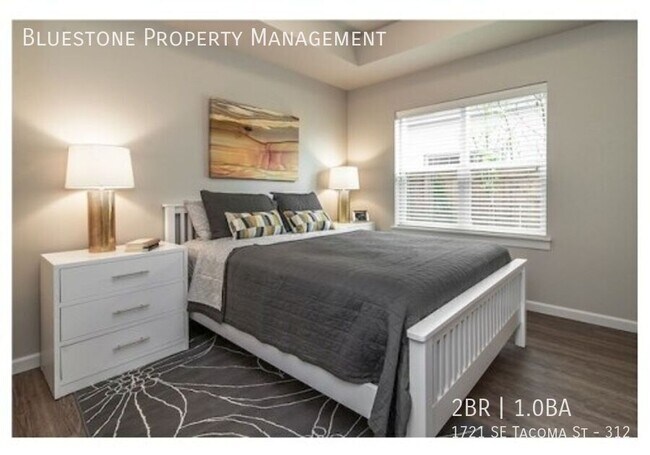 Building Photo - 1721 SE Tacoma St