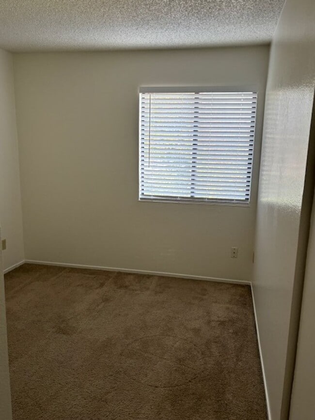 Building Photo - Beautiful 4 Bedroom, 3 Bathroom House Available Now!