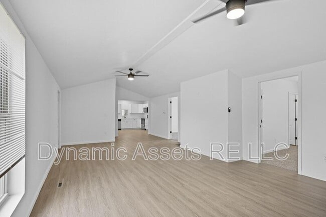 Building Photo - 816 W 3rd St