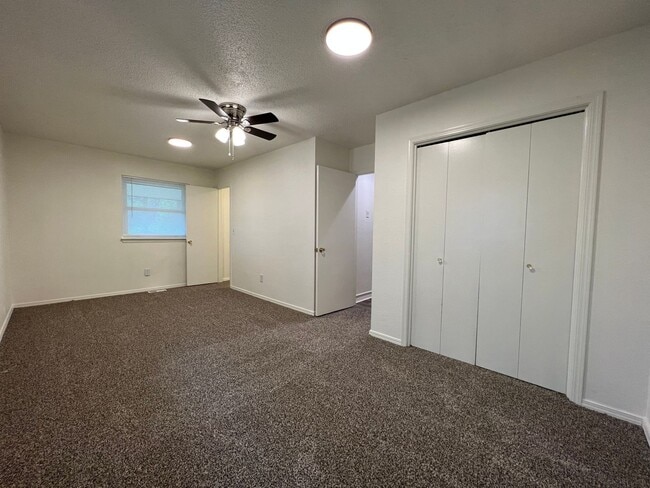 Building Photo - 3 Bedroom/2 Bathroom Home with Covered Pat...