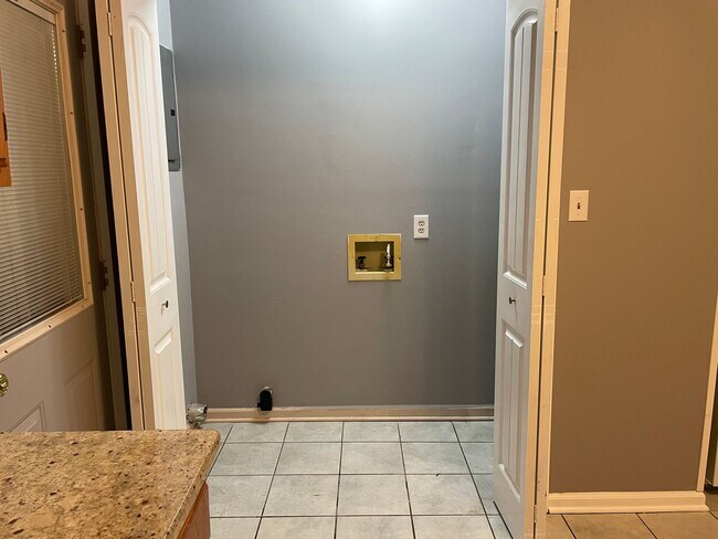 Building Photo - 107 Oliver St