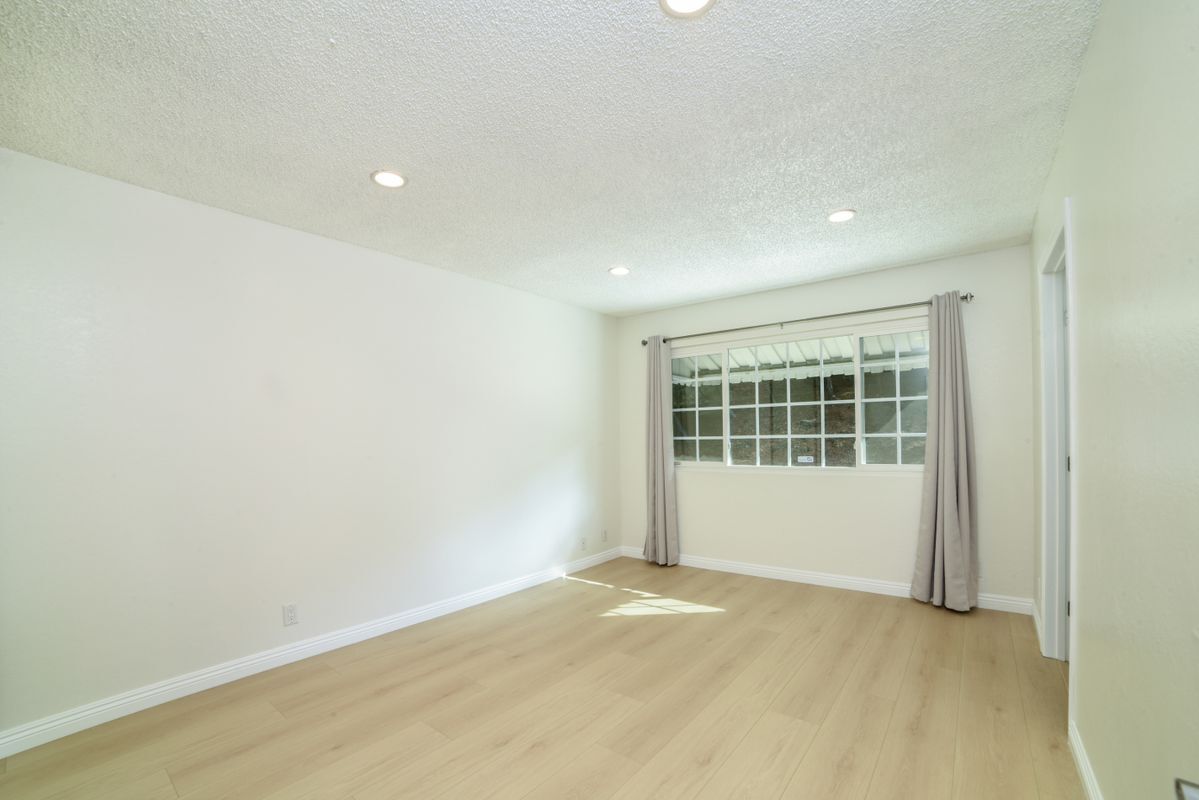 Building Photo - 1728 W Phillips Dr