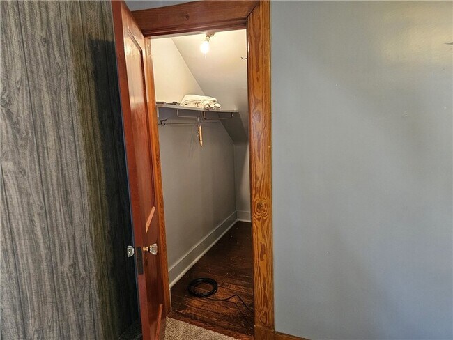 Building Photo - 1127 Highland St