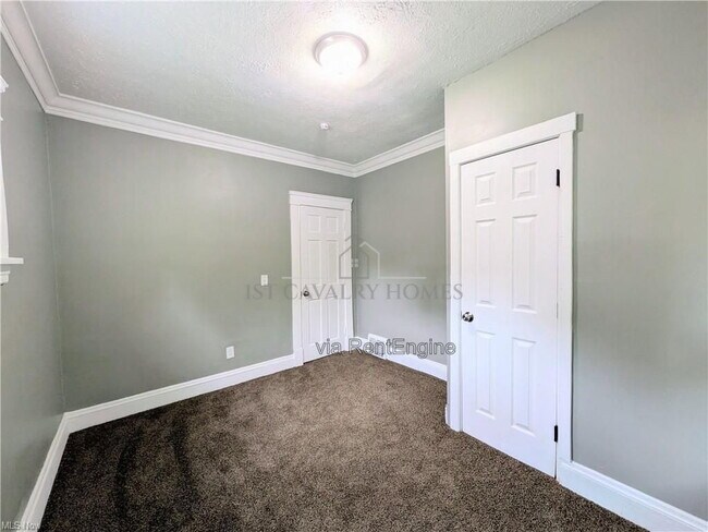 Building Photo - 10302 Lamontier Ave