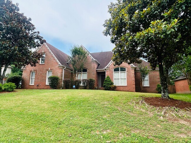 Primary Photo - 4 BEDROOM/2 BATH HOME + Bonus Room in Rive...