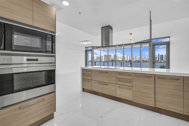 Building Photo - 17111 Biscayne Blvd