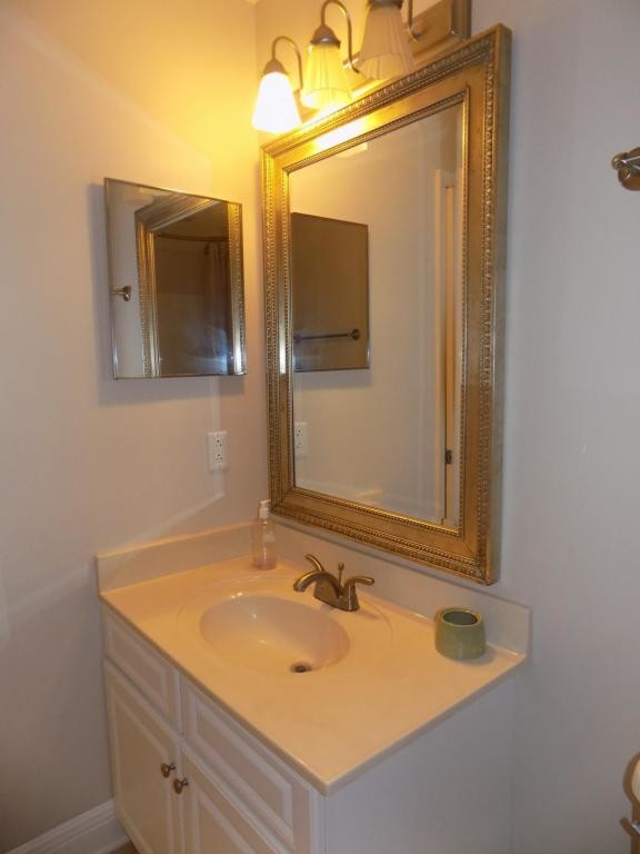 Building Photo - 4274 Calinda Ln