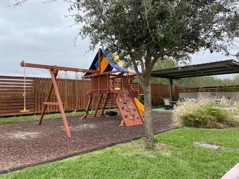 Building Photo - 12 E St