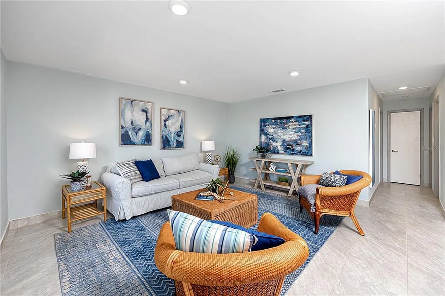 Building Photo - 5231 Beach Dr SE