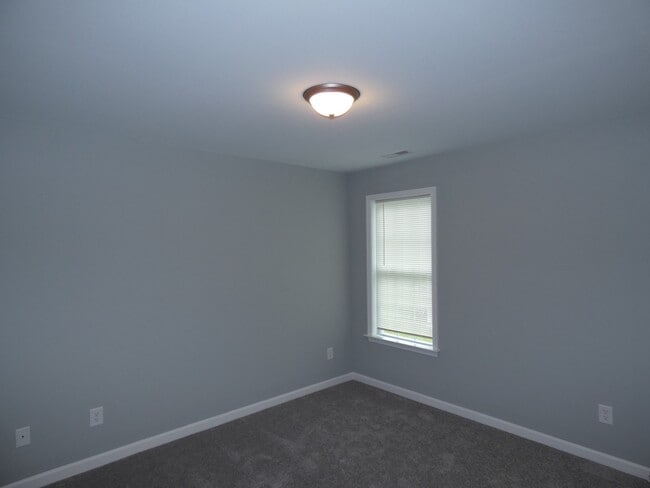 Building Photo - 3 Bedroom/2 Bath One Story House