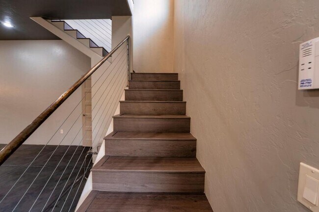 Building Photo - 2010 E 1st St