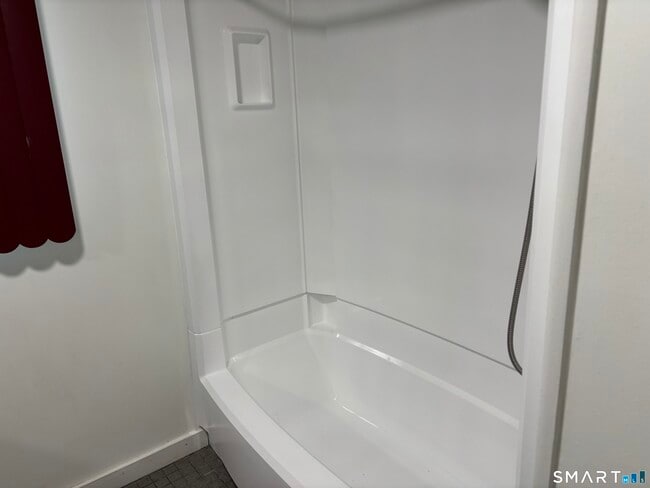 Building Photo - 14 Thill St