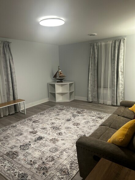 Building Photo - 89 2nd St