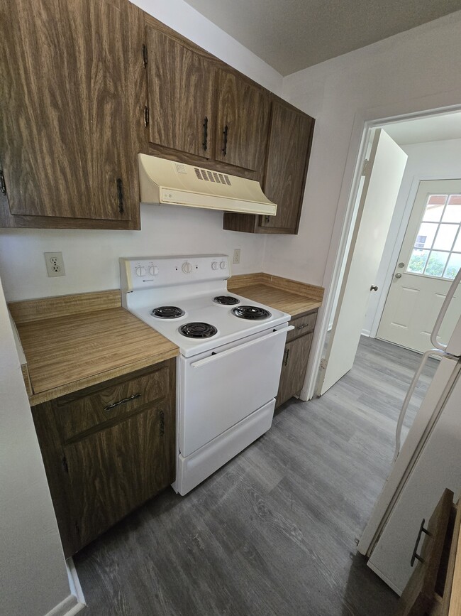 Building Photo - 2259 W Menores Dr