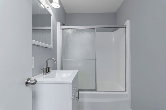 Building Photo - 611 Denton Cir