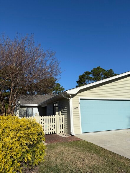 Building Photo - 5935 Inland Greens Dr