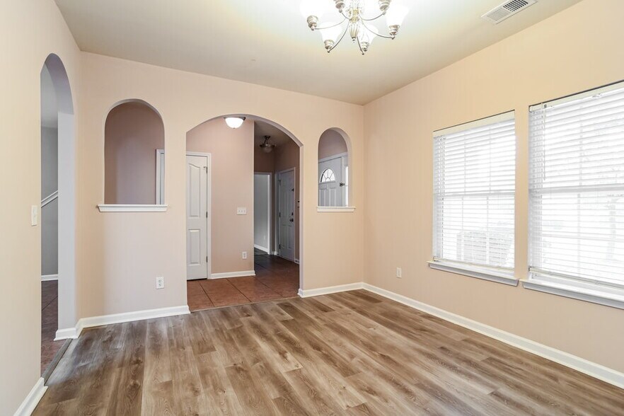 Building Photo - 3062 Clover Rd NW