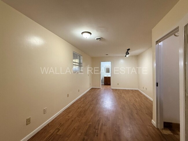 Building Photo - 4 BEDROOM, 3.5 BATHROOM HOME IN BEXHILL!