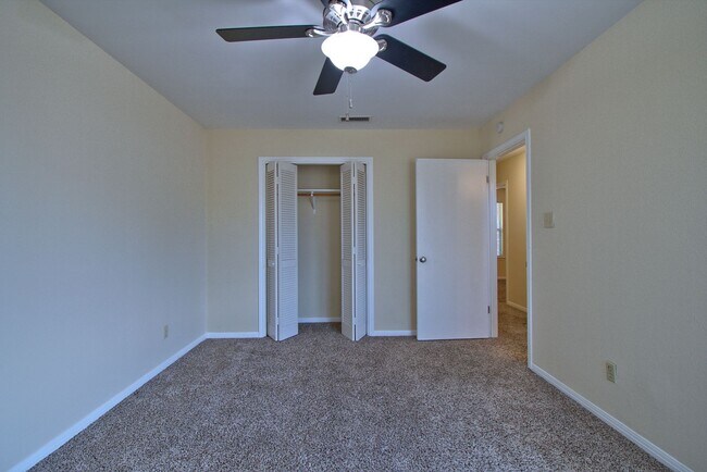 Building Photo - 6489 Hart Ln