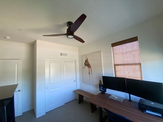 Building Photo - Downtown Upland 3 Bedroom Condo