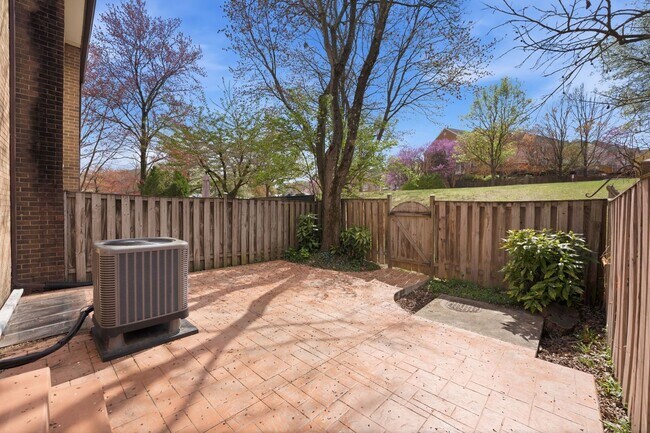 Building Photo - 1747 Cy Ct
