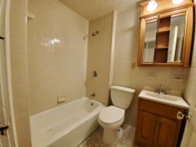 Building Photo - East Cambridge 3 BR Apartment - NO FEE - 9/1/26