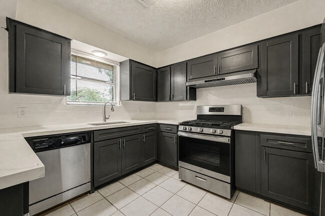 Building Photo - 3317 Le Badie St