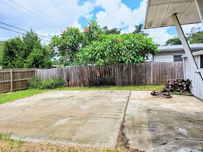 Building Photo - 5020 16th Ave N