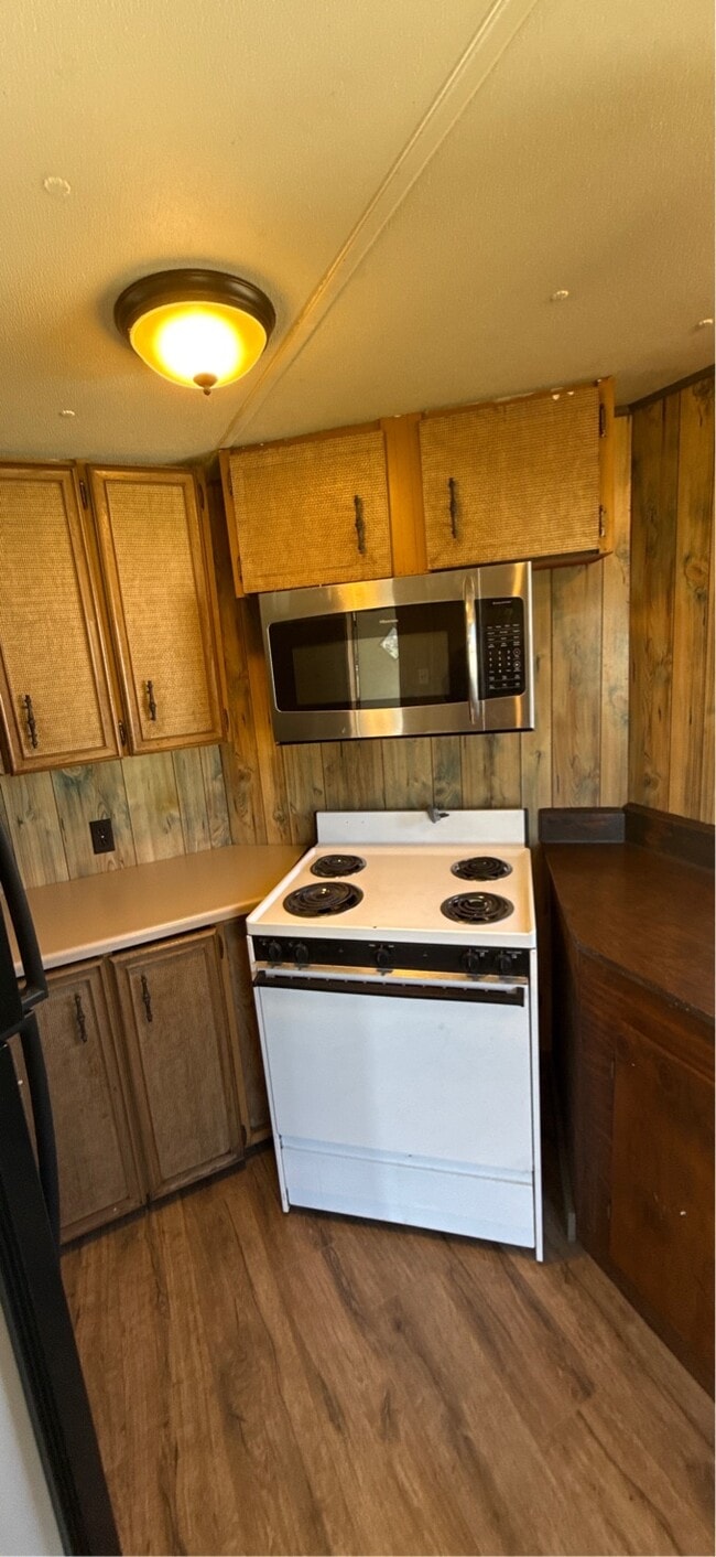 Building Photo - 112 W Spruce