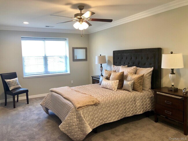 Building Photo - 425 Newbridge Rd