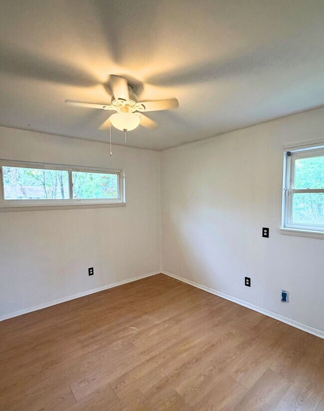 Building Photo - Cottage style home