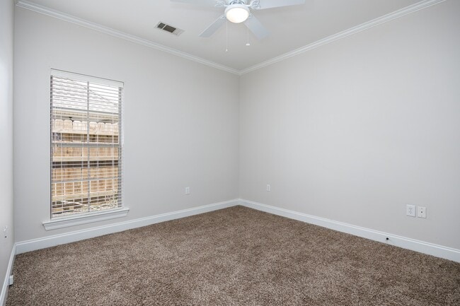 Building Photo - 14450 Lake Meadows Ct