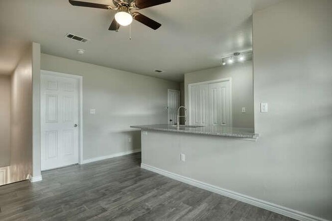 Building Photo - 107 Castleberry Ct