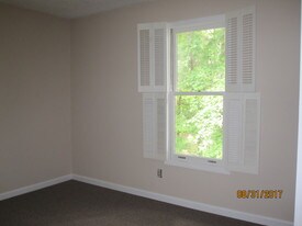 Building Photo - 121 Westview Dr