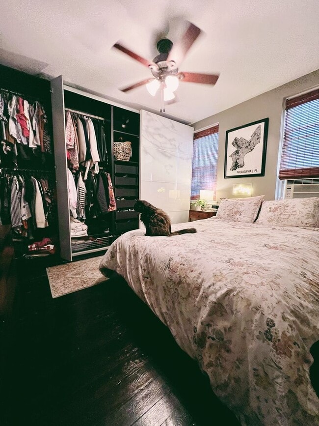 Building Photo - Gorgeous 2-Bed Townhome in Pennsport! Available on NOW!