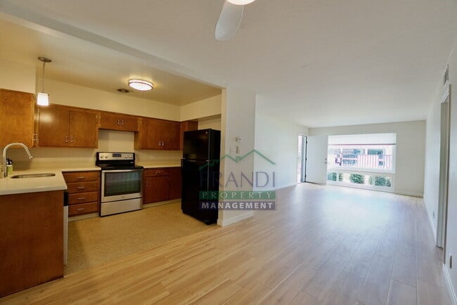Building Photo - 1032 Los Gamos Rd