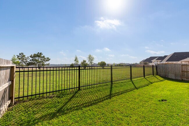 Building Photo - 16147 Sapphire Crst Dr