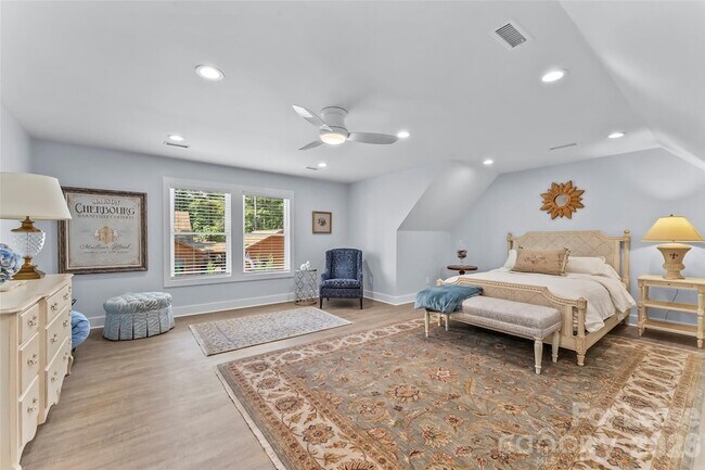 Building Photo - 129 Greens Rd