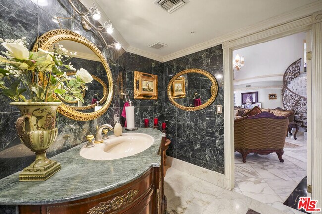 Building Photo - 2258 Gloaming Way