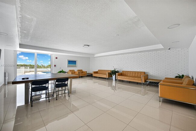 Building Photo - 345 Ocean Dr