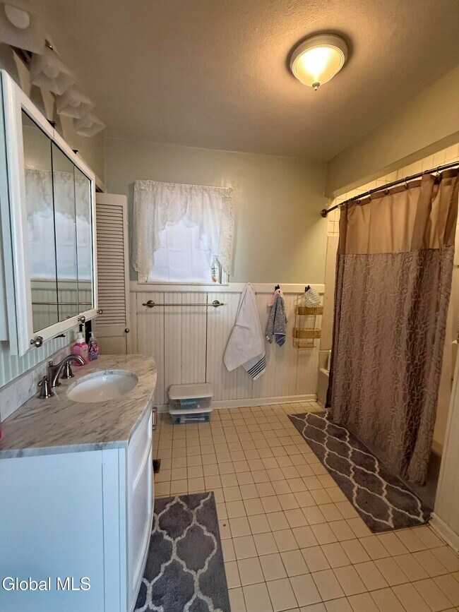 Building Photo - 120 Van Dam St