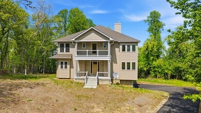 Building Photo - 5116 Shore Dr