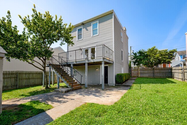 Building Photo - 706 Catherine St