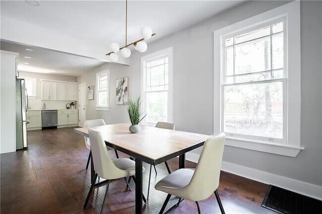 Building Photo - 943 Rose Cir SW