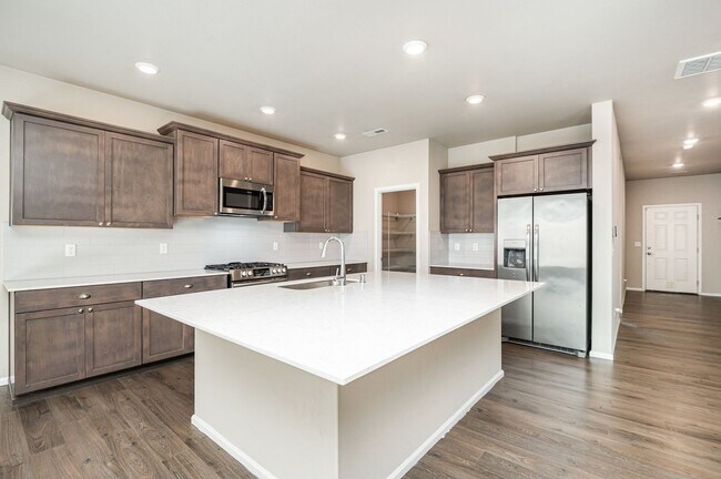 Building Photo - Spacious 5 bed 3 bath home in Puyallup