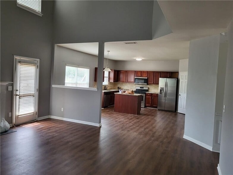 Building Photo - 950 Rockbass Rd