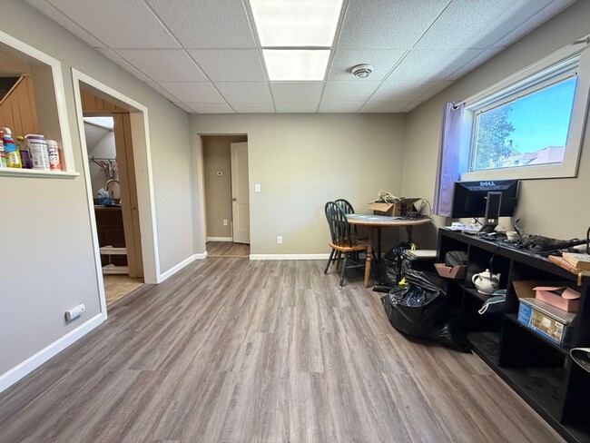 Building Photo - 2 Bedroom Home - Open August 1st!
