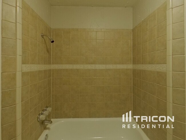 Building Photo - 6408 Alta Vista Dr