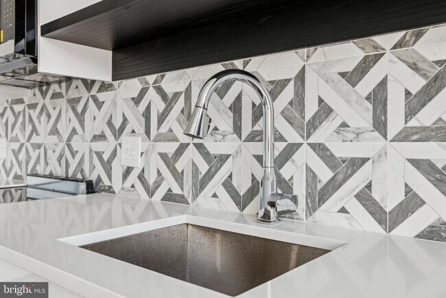 Building Photo - 1201 Vine St